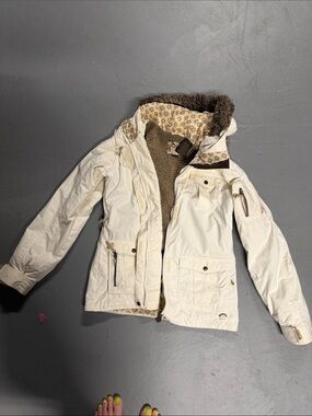 Roxy snowboarding Women's Cream Hooded Parka Jacket with Faux Fur Trim